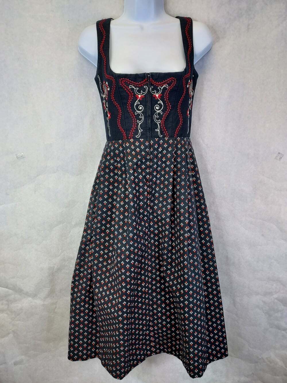 Salzburger Dirndl Dress US 6 EU38 Embroidery Black Austria Oktoberfest Linen Zip